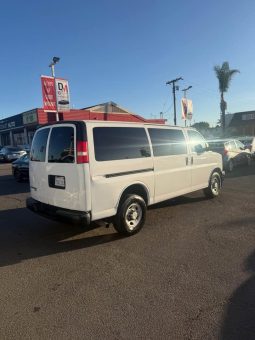 
										2017 Chevrolet express 2500 cargo Regular Van 3D full									