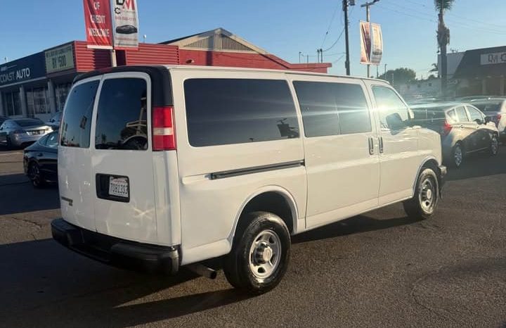 
								2017 Chevrolet express 2500 cargo Regular Van 3D full									