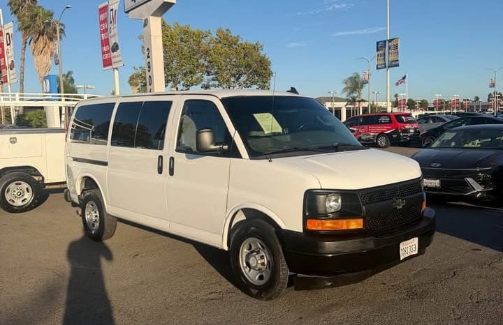 
								2017 Chevrolet express 2500 cargo Regular Van 3D full									