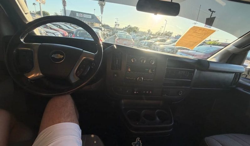 
								2017 Chevrolet express 2500 cargo Regular Van 3D full									