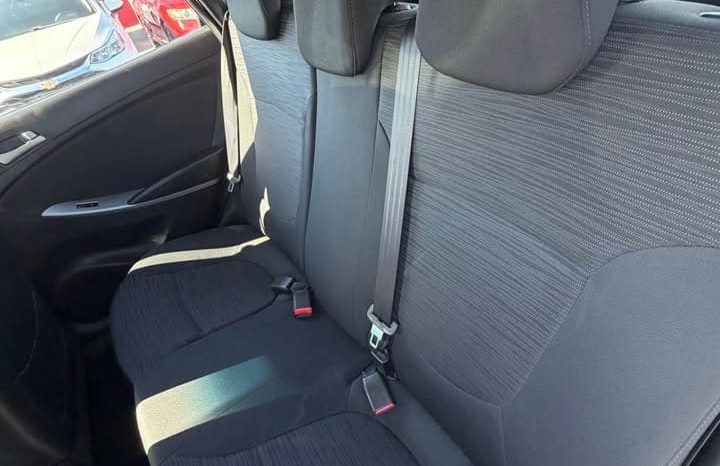 
								2015 Hyundai accent Hatchback 4D full									