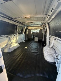 
										2017 Chevrolet express 2500 cargo Regular Van 3D full									