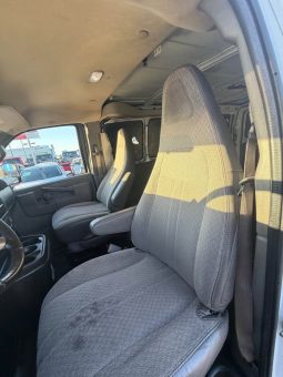 
										2017 Chevrolet express 2500 cargo Regular Van 3D full									