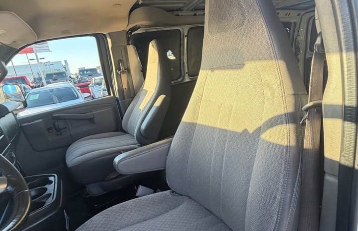 
								2017 Chevrolet express 2500 cargo Regular Van 3D full									