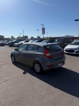 
										2015 Hyundai accent Hatchback 4D full									