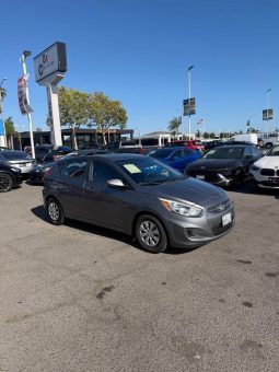
										2015 Hyundai accent Hatchback 4D full									