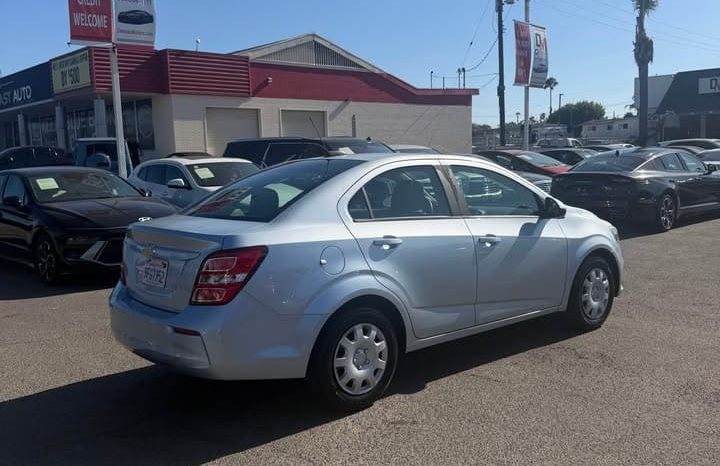 
								2017 Chevrolet sonic full									