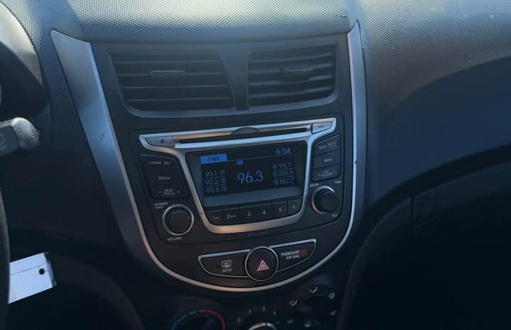 
								2015 Hyundai accent Hatchback 4D full									