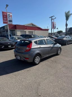 
										2015 Hyundai accent Hatchback 4D full									