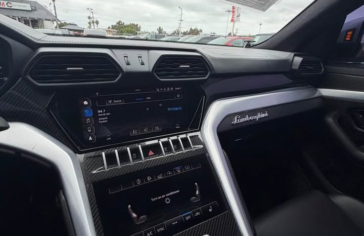 
								2020 Lamborghini urus Sport Utility 4D full									
