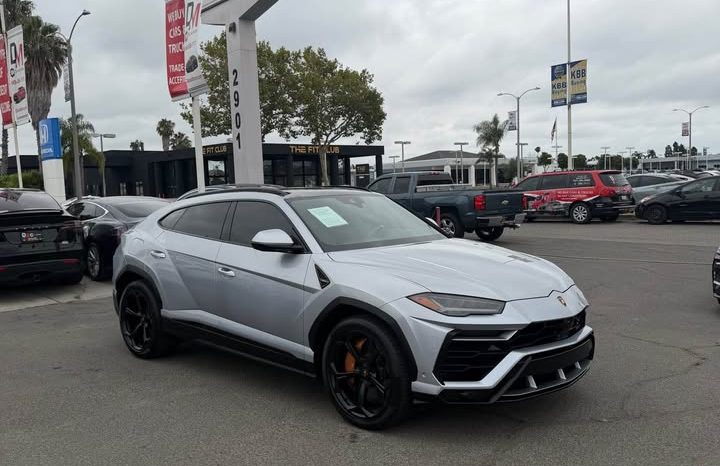 
								2020 Lamborghini urus Sport Utility 4D full									