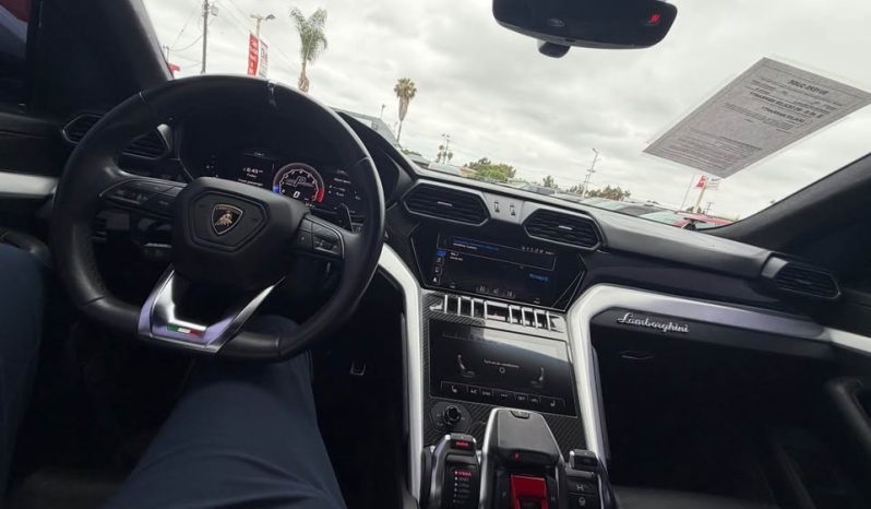 
								2020 Lamborghini urus Sport Utility 4D full									