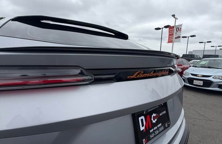 
								2020 Lamborghini urus Sport Utility 4D full									