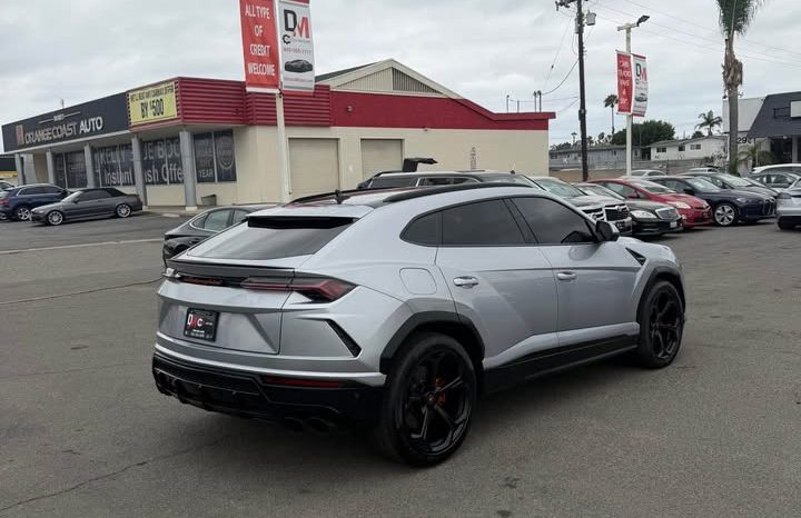 
								2020 Lamborghini urus Sport Utility 4D full									