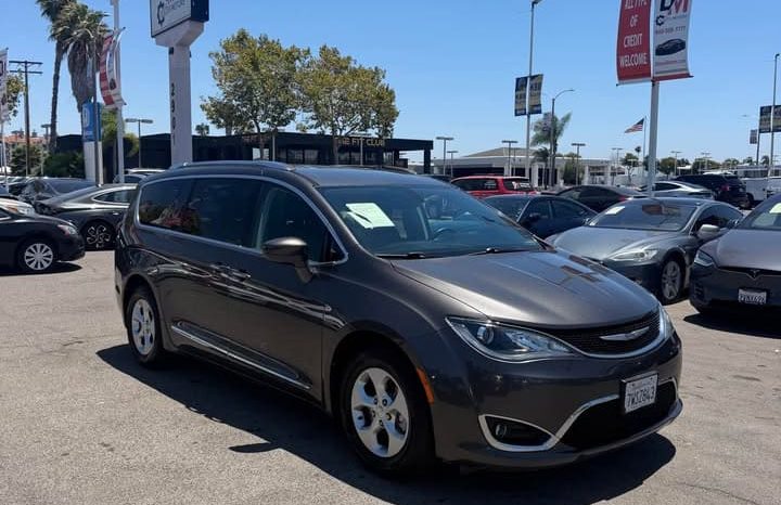 
								2017 Chrysler Pacifica full									