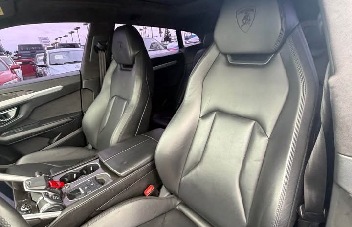 
								2020 Lamborghini urus Sport Utility 4D full									