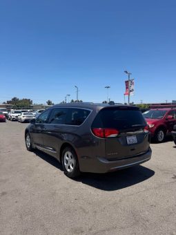 
										2017 Chrysler Pacifica full									