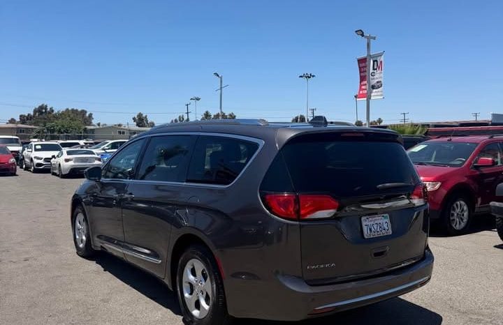 
								2017 Chrysler Pacifica full									