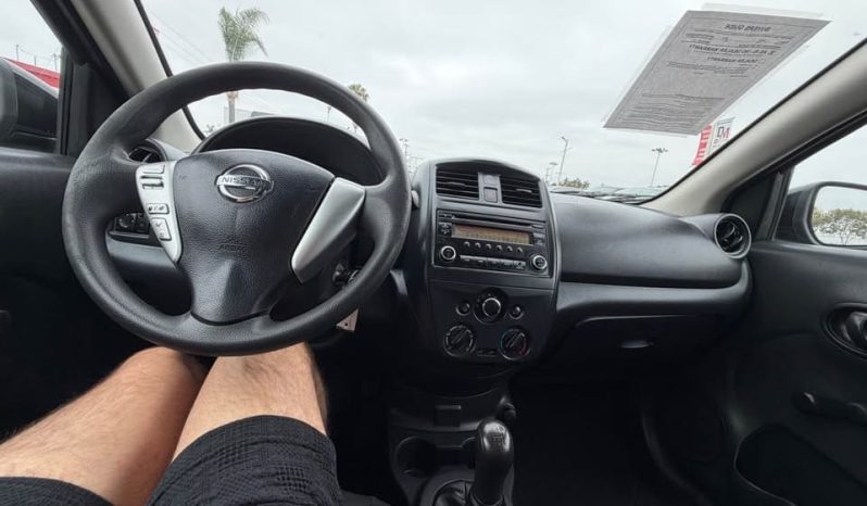 
								2017 Nissan versa S Sedan 4D full									