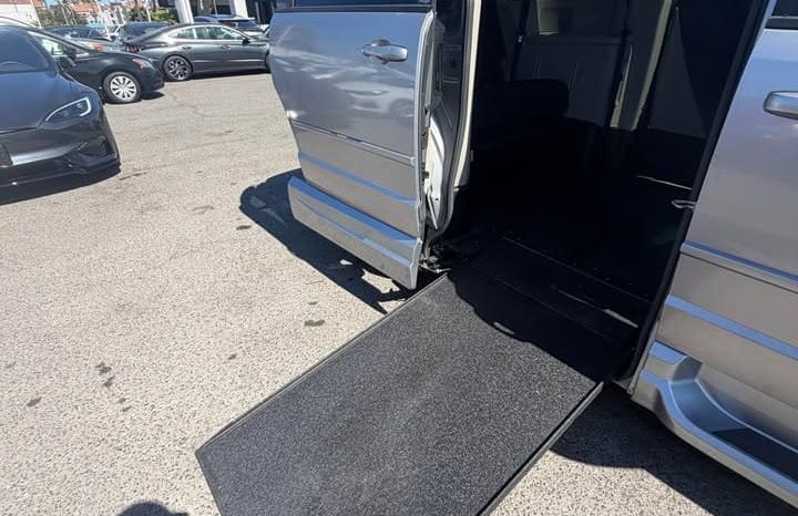 
								2013 Dodge grand caravan Handicap full									