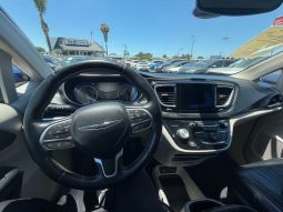 
										2017 Chrysler Pacifica full									