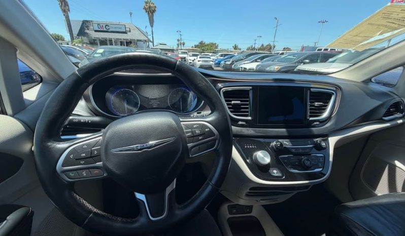 
								2017 Chrysler Pacifica full									