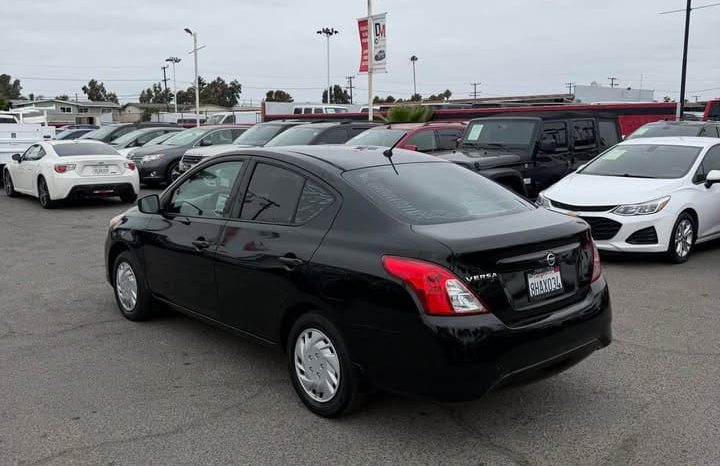 
								2017 Nissan versa S Sedan 4D full									