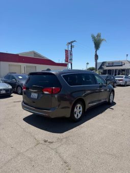 
										2017 Chrysler Pacifica full									