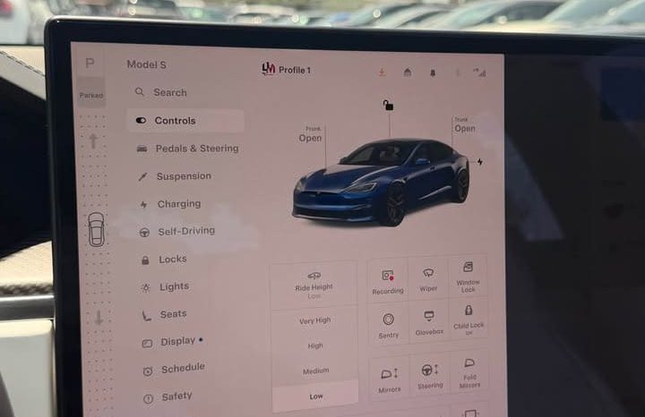 
								2023 Tesla model s Plaid Sedan 4D full									