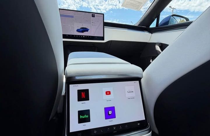
								2023 Tesla model s Plaid Sedan 4D full									