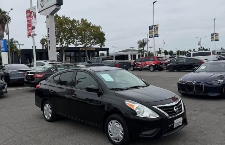 
								2017 Nissan versa S Sedan 4D full									