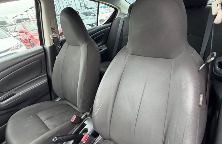 
								2017 Nissan versa S Sedan 4D full									