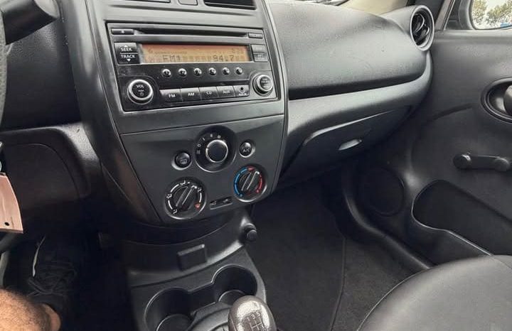
								2017 Nissan versa S Sedan 4D full									