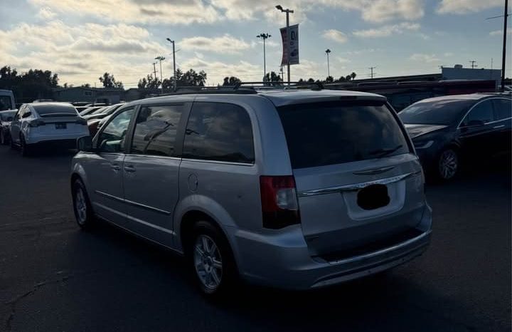 
								2012 Chrysler town & country full									