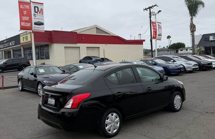 
								2017 Nissan versa S Sedan 4D full									