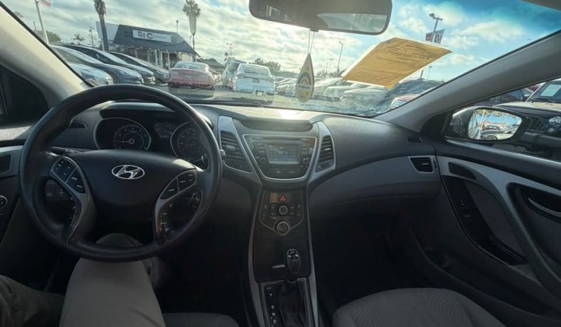 
								2015 Hyundai elantra full									