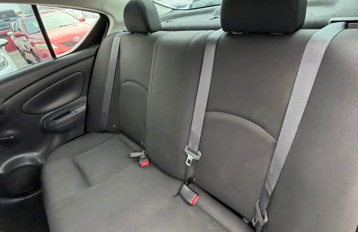 
								2017 Nissan versa S Sedan 4D full									