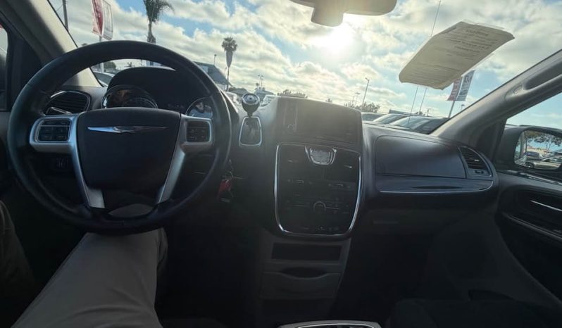 
								2012 Chrysler town & country full									