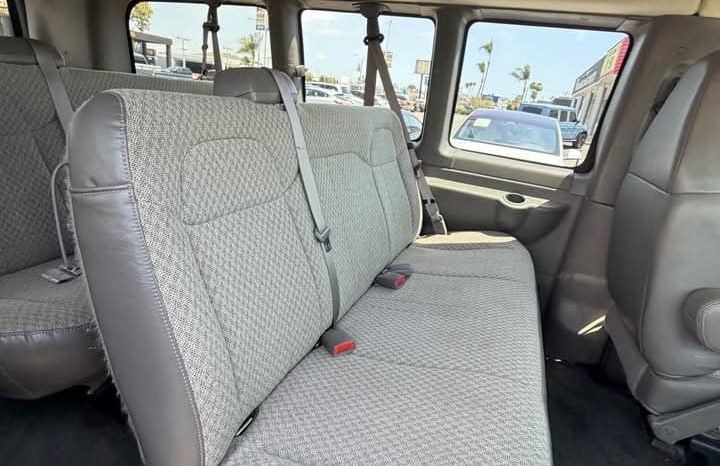 
								2008 Chevrolet express 2500 passenger full									