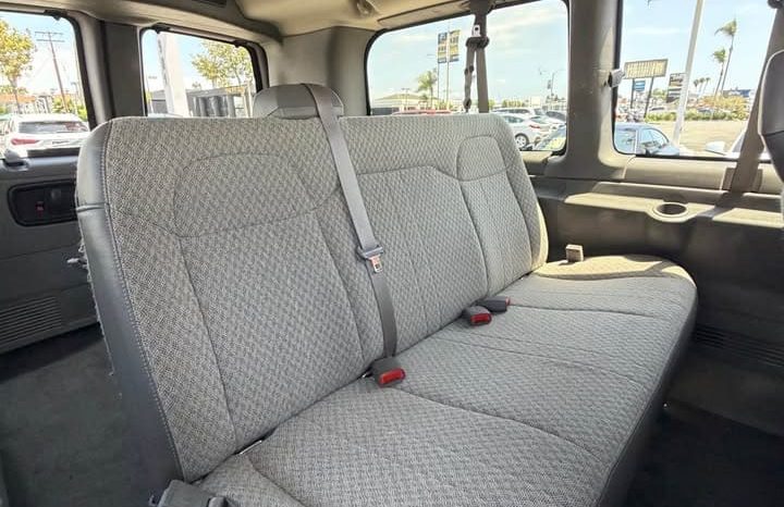 
								2008 Chevrolet express 2500 passenger full									