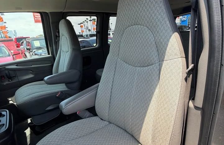 
								2008 Chevrolet express 2500 passenger full									