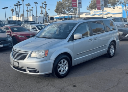 2012 Chrysler town & country