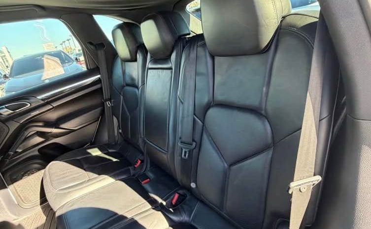 
								2011 Porsche cayenne S full									