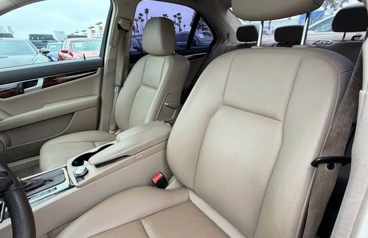
								2013 Mercedes-Benz c-class C 250 Luxury Sedan 4D full									