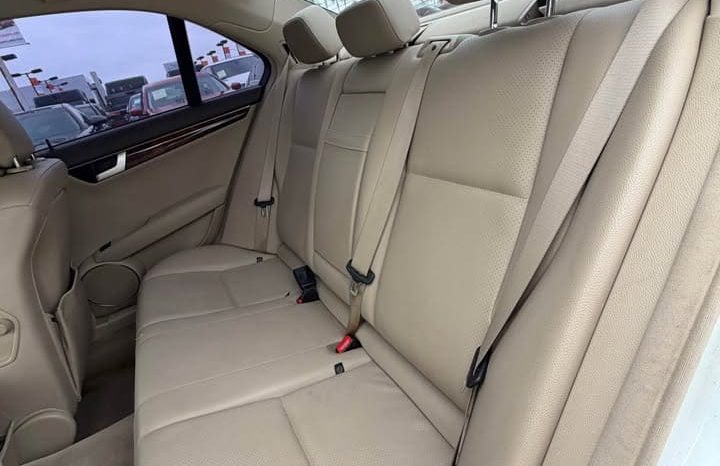 
								2013 Mercedes-Benz c-class C 250 Luxury Sedan 4D full									