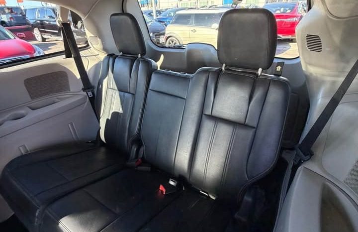 
								2012 Chrysler town & country full									