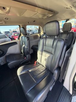 
										2012 Chrysler town & country full									