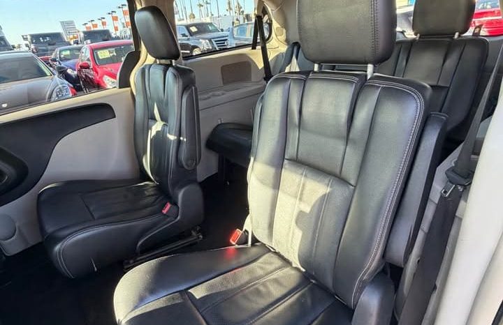 
								2012 Chrysler town & country full									