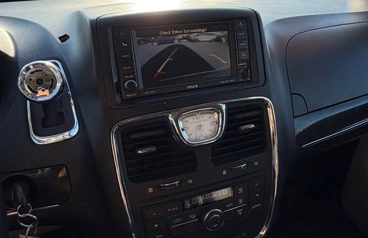 
								2012 Chrysler town & country full									