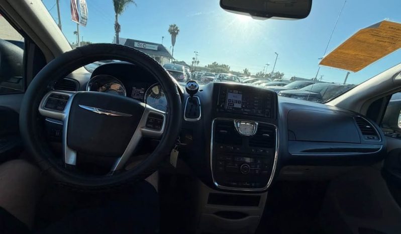 
								2012 Chrysler town & country full									